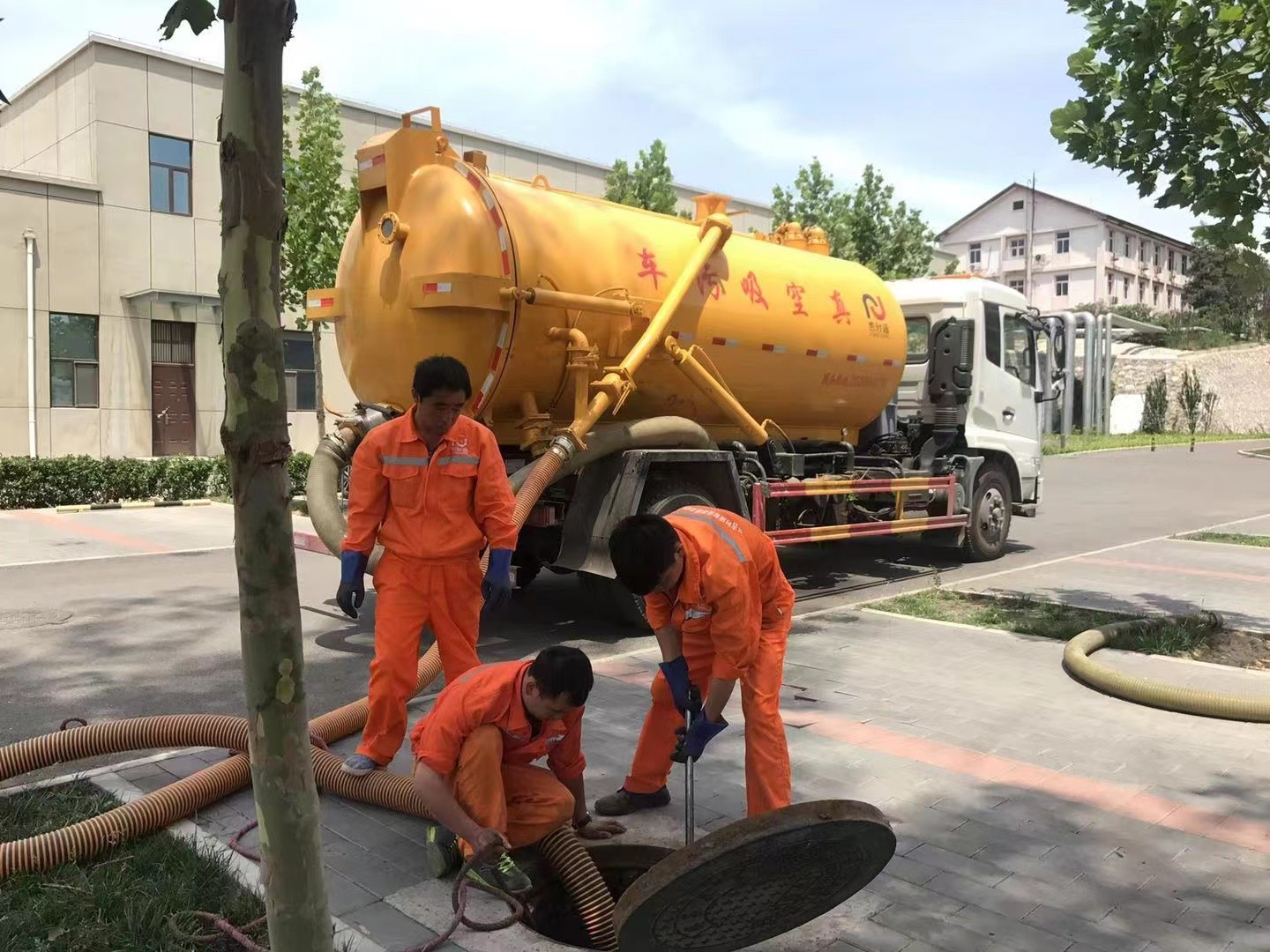 荔浦化粪池清理与5-8吨吸粪车施工效率分析